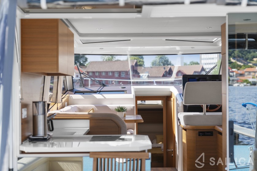Greenline 39 - Yacht Charter Sailica