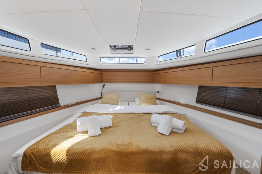 Greenline 39 - Yacht Charter Sailica
