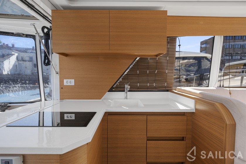 Greenline 39 - Yacht Charter Sailica