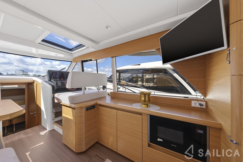 Greenline 39 - Yacht Charter Sailica