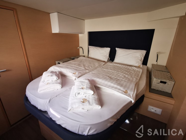 Saona 47 - Yacht Charter Sailica