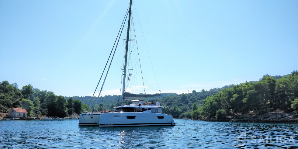 Saona 47 - Yacht Charter Sailica