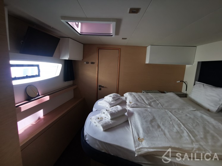 Saona 47 - Yacht Charter Sailica