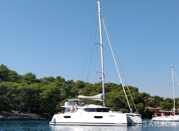 Saona 47 - Yacht Charter Sailica