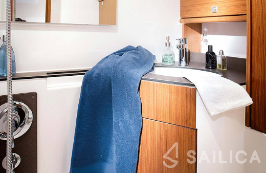 Bavaria 46 Cruiser - Yacht Charter Sailica
