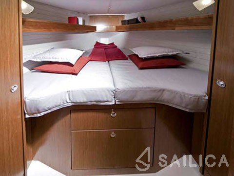 Bavaria 32 Cruiser - Yacht Charter Sailica