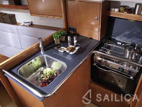 Bavaria 32 Cruiser - Yacht Charter Sailica