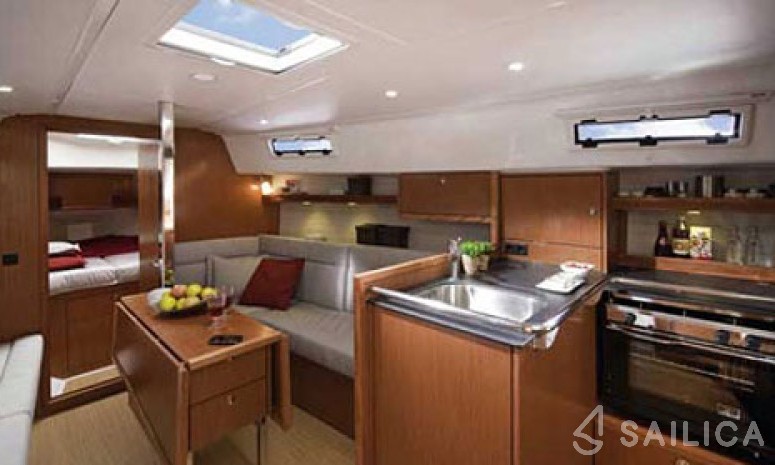 Bavaria 32 Cruiser - Yacht Charter Sailica