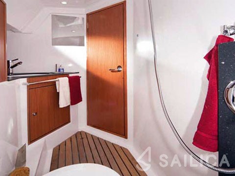 Bavaria 32 Cruiser - Yacht Charter Sailica