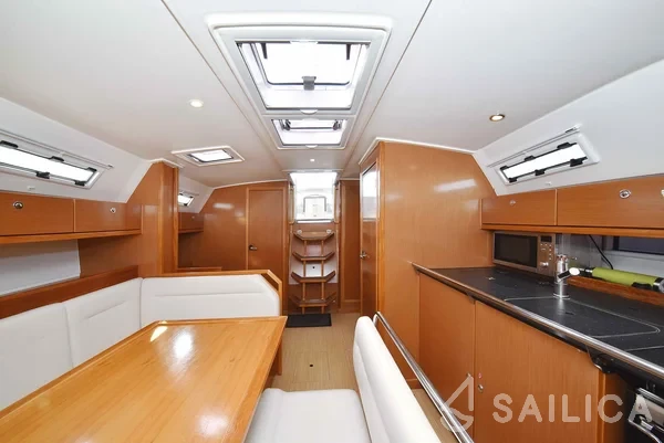 Bavaria 40 Cruiser - Yacht Charter Sailica