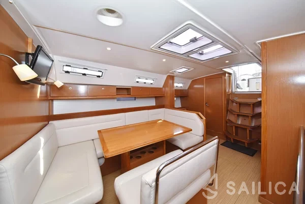 Bavaria 40 Cruiser - Yacht Charter Sailica
