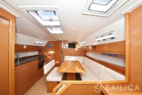 Bavaria 40 Cruiser - Yacht Charter Sailica