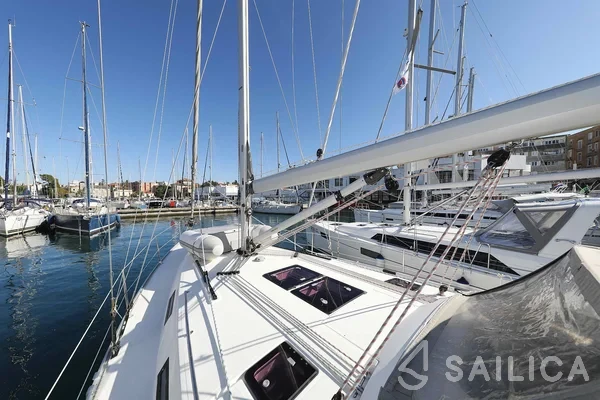 Bavaria 40 Cruiser - Yacht Charter Sailica