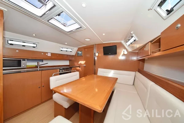 Bavaria 40 Cruiser - Yacht Charter Sailica