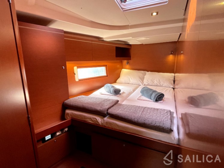Oceanis 51.1 - Yacht Charter Sailica