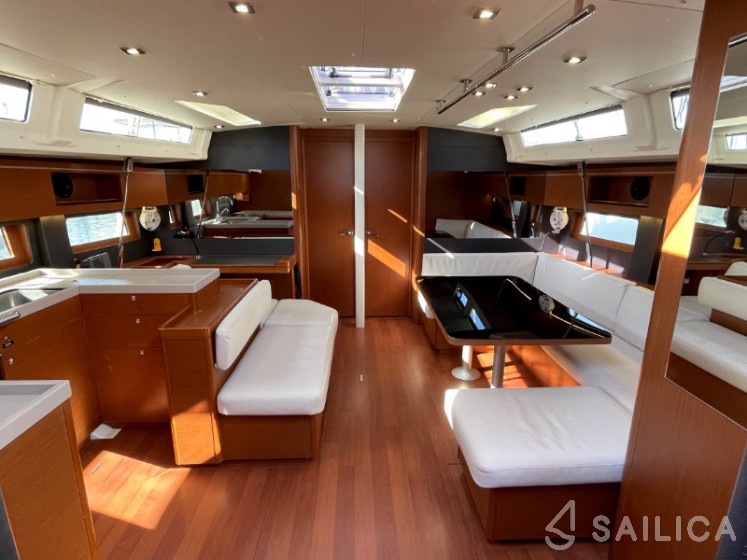 Oceanis 51.1 - Yacht Charter Sailica