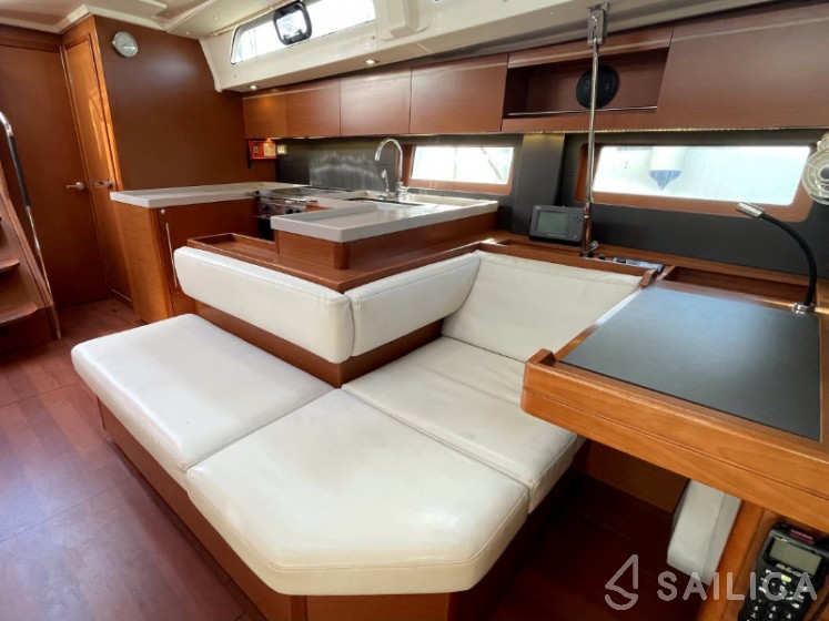 Oceanis 51.1 - Yacht Charter Sailica