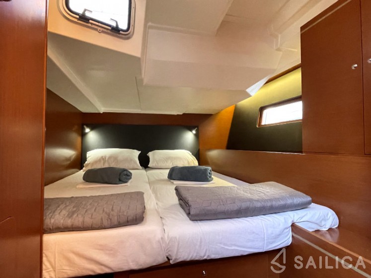 Oceanis 51.1 - Yacht Charter Sailica