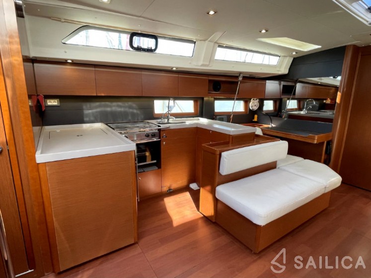Oceanis 51.1 - Yacht Charter Sailica