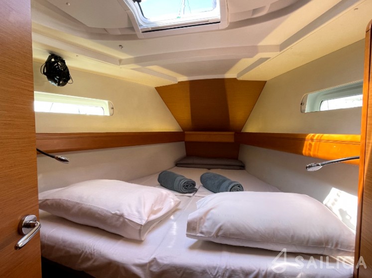 Sun Odyssey 449 - Yacht Charter Sailica
