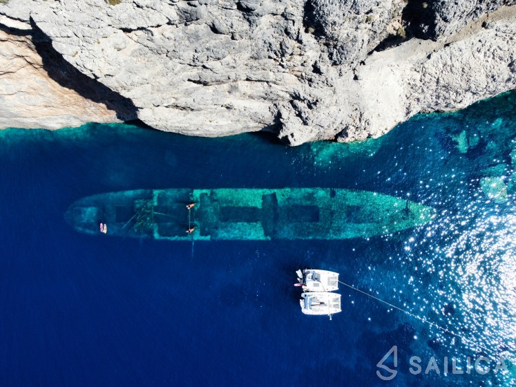 Lagoon 42 - Yacht Charter Sailica