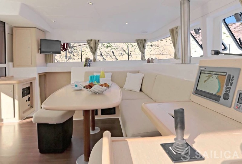 Lagoon 400 - 4 + 2 cab. - Yacht Charter Sailica