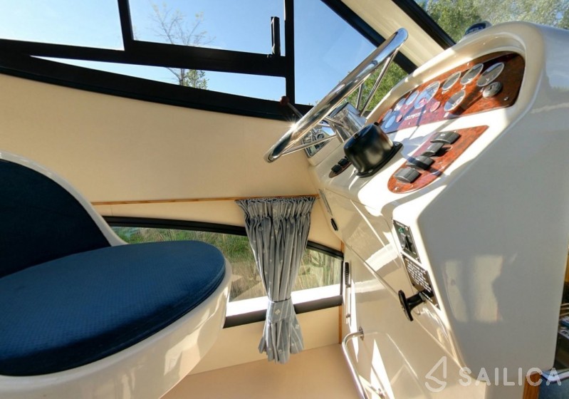 Le Boat Caprice - Yacht Charter Sailica