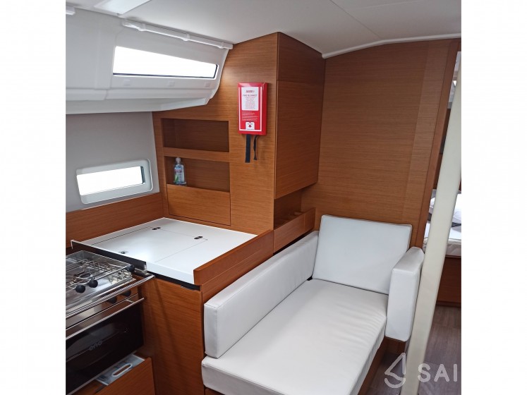 Sun Odyssey 410 - Yacht Charter Sailica