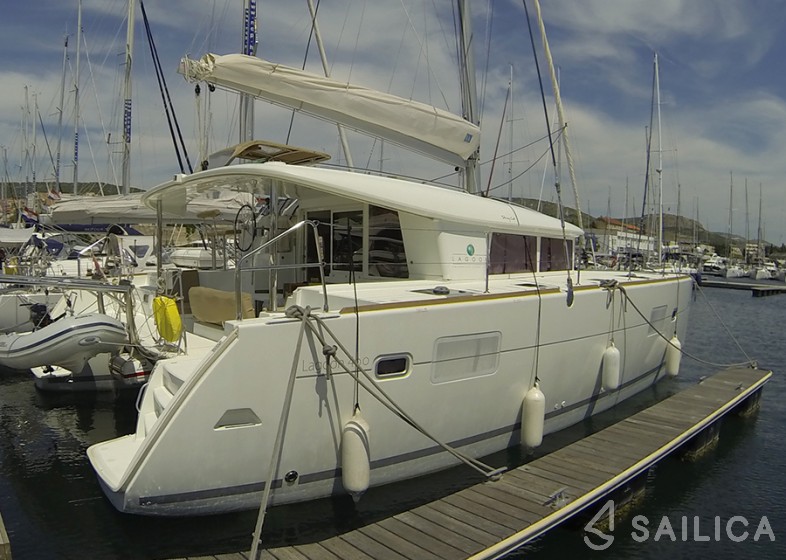 Lagoon 400 - Yacht Charter Sailica