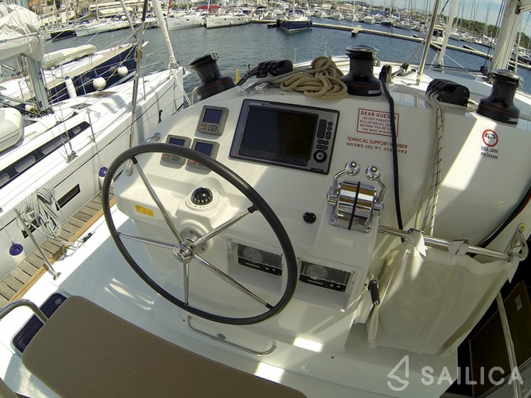 Lagoon 400 - Yacht Charter Sailica