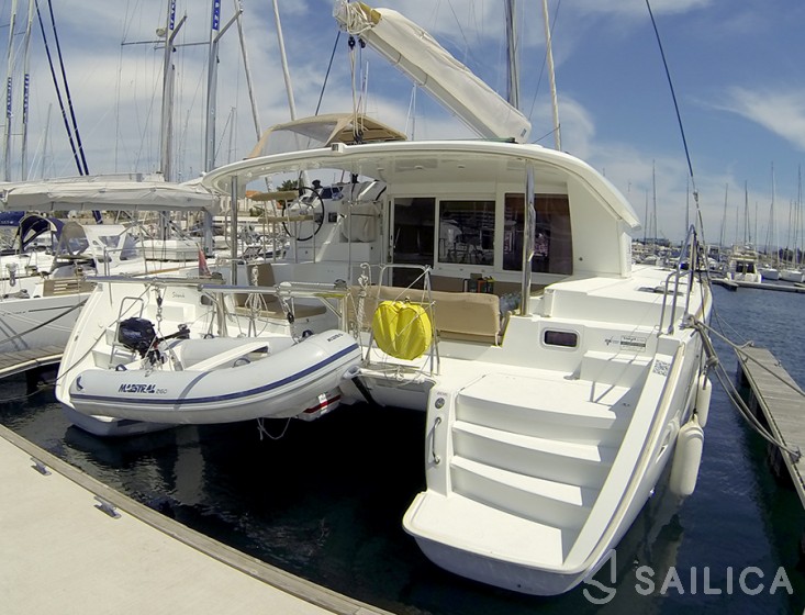 Lagoon 400 - Yacht Charter Sailica