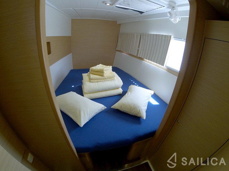 Lagoon 400 - Yacht Charter Sailica