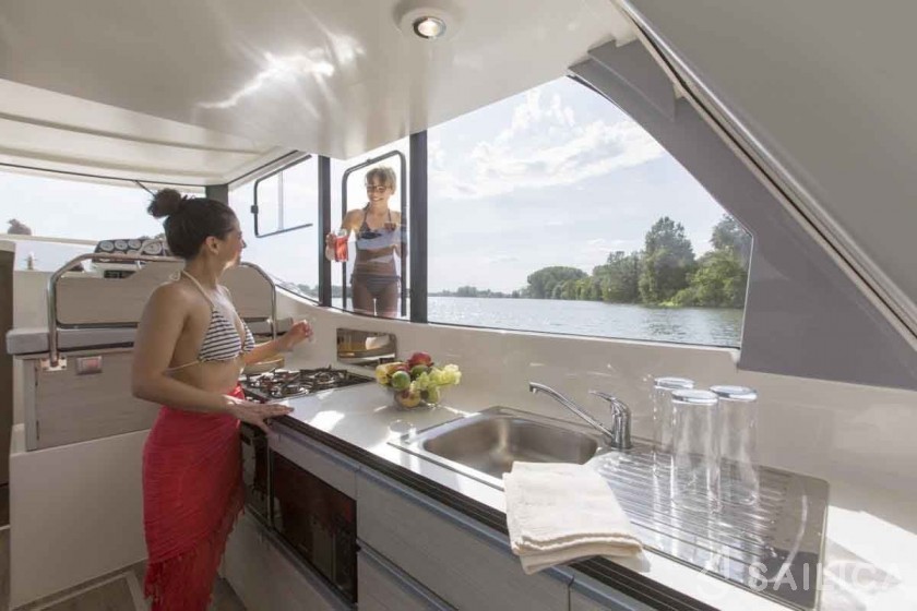 Le Boat Horizon 2 - Yacht Charter Sailica