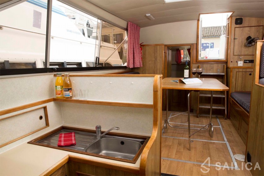 Le Boat Lake Star - Yacht Charter Sailica