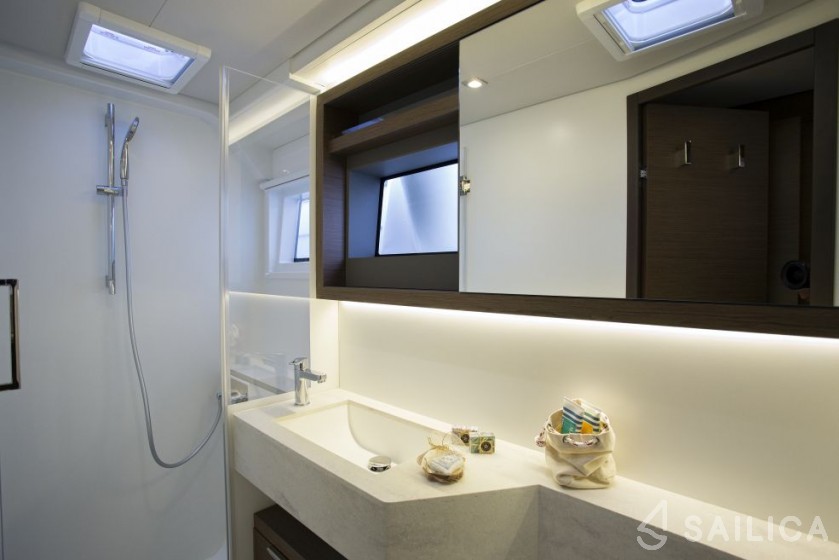 Lagoon 50 - Yacht Charter Sailica
