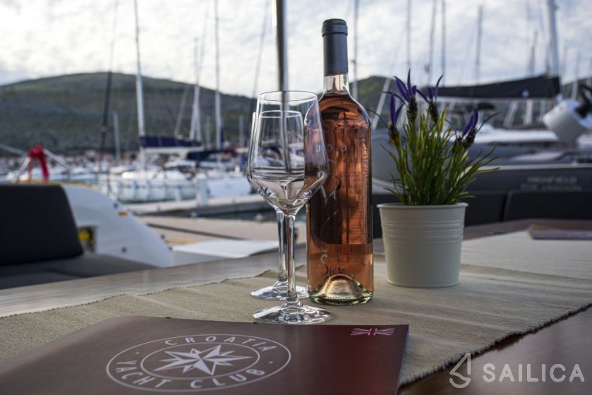 Lagoon 50 - Yacht Charter Sailica