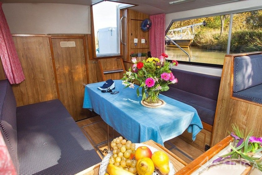 Le Boat Lake Star - Yacht Charter Sailica