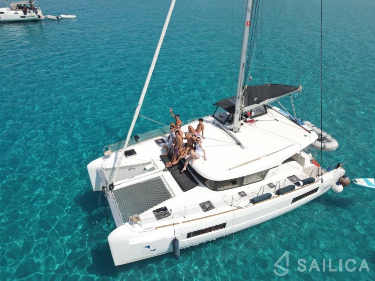 Lagoon 40 - Yacht Charter Sailica