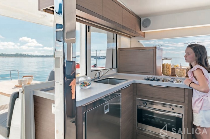 Lagoon 40 - Yacht Charter Sailica
