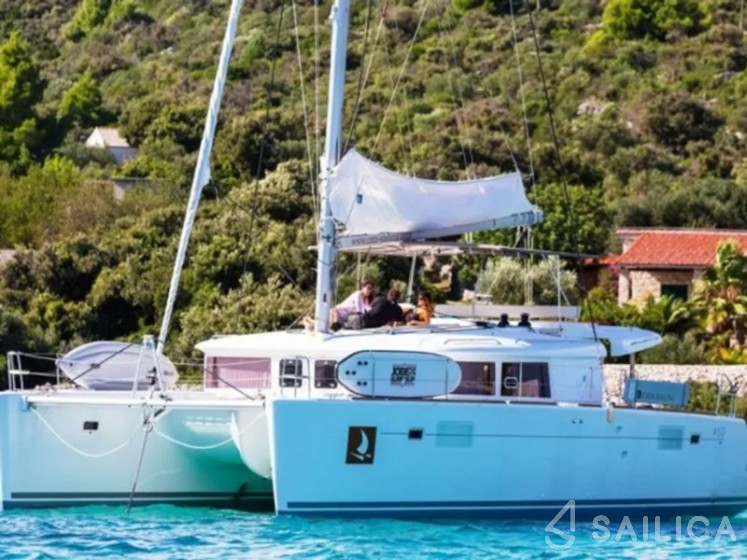 Lagoon 450  Flybridge - Yacht Charter Sailica