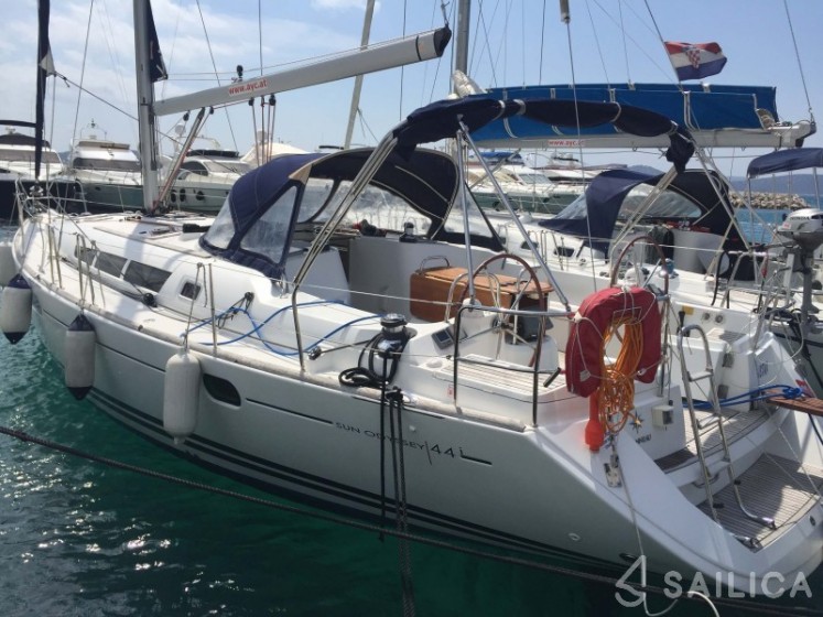 Sun Odyssey 44i - Yacht Charter Sailica