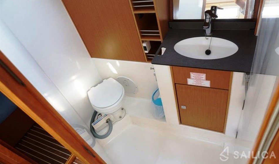 Bavaria 41 Cruiser - Yacht Charter Sailica