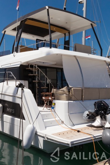 MY5 - Yacht Charter Sailica