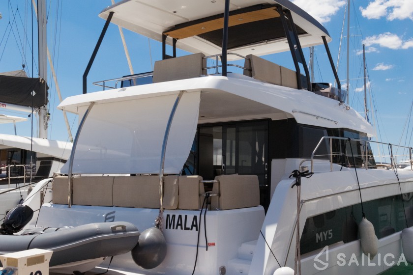 MY5 - Yacht Charter Sailica
