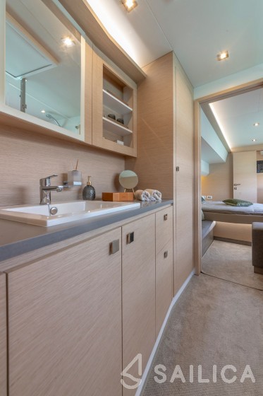 MY5 - Yacht Charter Sailica