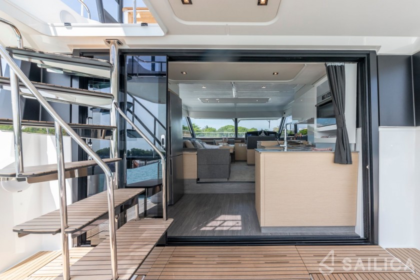 MY5 - Yacht Charter Sailica