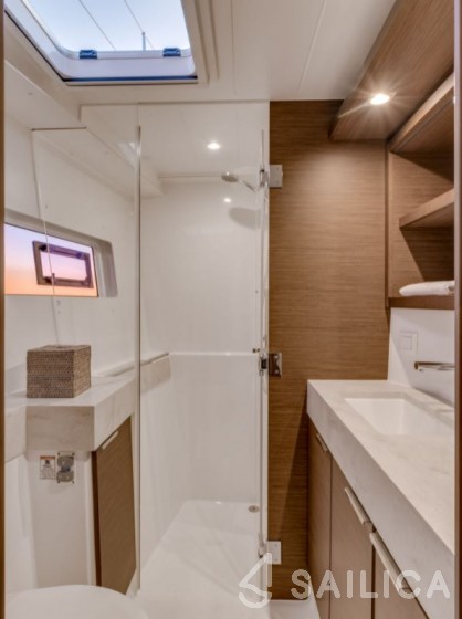 Lagoon 40 - Yacht Charter Sailica