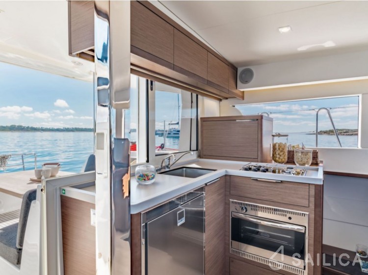 Lagoon 40 - Yacht Charter Sailica