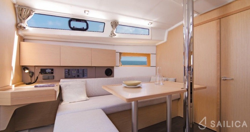 Oceanis 38 - Yacht Charter Sailica
