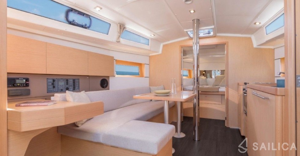 Oceanis 38 - Yacht Charter Sailica